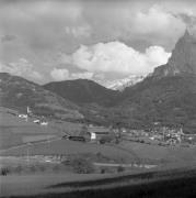 Bauernhof Kreuzer (ERBHOF), Kastelruth-Seis (Positivo) di Foto Elisabeth Fuchs-Hauffen, Überlingen/Bodensee,Fuchs-Hauffen, Elisabeth (1968/06/01 - 1968/06/63)