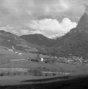 Bauernhof Kreuzer (ERBHOF), Kastelruth-Seis (Positivo) di Foto Elisabeth Fuchs-Hauffen, Überlingen/Bodensee,Fuchs-Hauffen, Elisabeth (1968/06/01 - 1968/06/63)