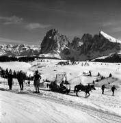 Skifahrer (Positivo) di Foto Elisabeth Fuchs-Hauffen, Überlingen/Bodensee,Fuchs-Hauffen, Elisabeth (1968/03/01 - 1968/03/31)