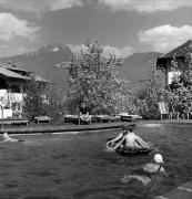 piscina (Positivo) di Foto Elisabeth Fuchs-Hauffen, Überlingen/Bodensee,Fuchs-Hauffen, Elisabeth (1968/05/01 - 1968/05/31)