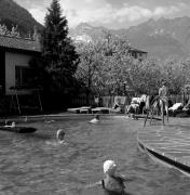 piscina (Positivo) di Foto Elisabeth Fuchs-Hauffen, Überlingen/Bodensee,Fuchs-Hauffen, Elisabeth (1968/05/01 - 1968/05/31)