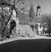 Kirche Partschins Pfarrkirche St. Peter und Paul (Positivo) di Foto Elisabeth Fuchs-Hauffen, Überlingen/Bodensee,Fuchs-Hauffen, Elisabeth (1968/04/01 - 1968/04/43)