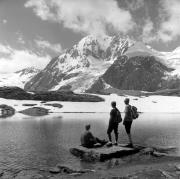 Wanderer/Ausflügler (Positivo) di Foto Elisabeth Fuchs-Hauffen, Überlingen/Bodensee,Fuchs-Hauffen, Elisabeth (1968/07/01 - 1968/07/31)