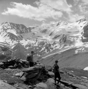 Wanderer/Ausflügler (Positivo) di Foto Elisabeth Fuchs-Hauffen, Überlingen/Bodensee,Fuchs-Hauffen, Elisabeth (1968/07/01 - 1968/07/31)