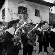 banda musicale (Positivo) di Foto Elisabeth Fuchs-Hauffen, Überlingen/Bodensee,Fuchs-Hauffen, Elisabeth (1966/07/01 - 1966/07/31)