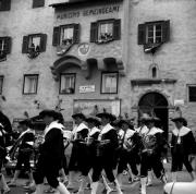 banda musicale (Positivo) di Foto Elisabeth Fuchs-Hauffen, Überlingen/Bodensee,Fuchs-Hauffen, Elisabeth (1966/07/01 - 1966/07/31)