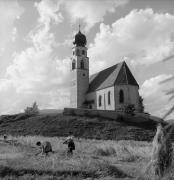 Heuernte (Grasernte) (Positivo) di Foto Elisabeth Fuchs-Hauffen, Überlingen/Bodensee,Fuchs-Hauffen, Elisabeth (1966/07/01 - 1966/07/31)