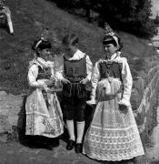 costume tradizionale (Positivo) di Foto Elisabeth Fuchs-Hauffen, Überlingen/Bodensee,Fuchs-Hauffen, Elisabeth (1966/07/01 - 1966/07/31)