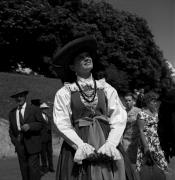 costume tradizionale (Positivo) di Foto Elisabeth Fuchs-Hauffen, Überlingen/Bodensee,Fuchs-Hauffen, Elisabeth (1966/07/01 - 1966/07/31)