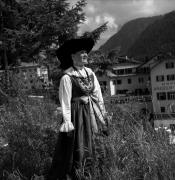 costume tradizionale (Positivo) di Foto Elisabeth Fuchs-Hauffen, Überlingen/Bodensee,Fuchs-Hauffen, Elisabeth (1966/07/01 - 1966/07/31)