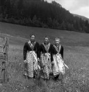 costume tradizionale (Positivo) di Foto Elisabeth Fuchs-Hauffen, Überlingen/Bodensee,Fuchs-Hauffen, Elisabeth (1966/07/01 - 1966/07/31)