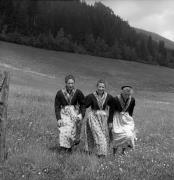 costume tradizionale (Positivo) di Foto Elisabeth Fuchs-Hauffen, Überlingen/Bodensee,Fuchs-Hauffen, Elisabeth (1966/07/01 - 1966/07/31)