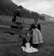 costume tradizionale (Positivo) di Foto Elisabeth Fuchs-Hauffen, Überlingen/Bodensee,Fuchs-Hauffen, Elisabeth (1966/07/01 - 1966/07/31)