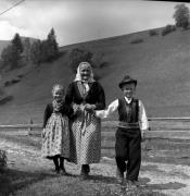 costume tradizionale (Positivo) di Foto Elisabeth Fuchs-Hauffen, Überlingen/Bodensee,Fuchs-Hauffen, Elisabeth (1966/07/01 - 1966/07/31)