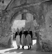 costume tradizionale (Positivo) di Foto Elisabeth Fuchs-Hauffen, Überlingen/Bodensee,Fuchs-Hauffen, Elisabeth (1966/07/01 - 1966/07/31)