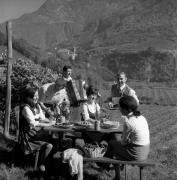 Törggelen (Positivo) di Foto Elisabeth Fuchs-Hauffen, Überlingen/Bodensee,Fuchs-Hauffen, Elisabeth (1966/10/01 - 1966/10/31)