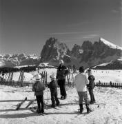 Wintersport: Skifahren (Positivo) di Foto Elisabeth Fuchs-Hauffen, Überlingen/Bodensee,Fuchs-Hauffen, Elisabeth (1971/03/01 - 1971/03/31)