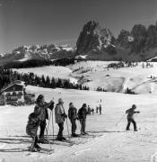 Wintersport: Skifahren (Positivo) di Foto Elisabeth Fuchs-Hauffen, Überlingen/Bodensee,Fuchs-Hauffen, Elisabeth (1971/03/01 - 1971/03/31)