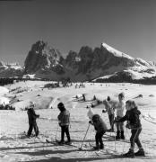 Wintersport: Skifahren (Positivo) di Foto Elisabeth Fuchs-Hauffen, Überlingen/Bodensee,Fuchs-Hauffen, Elisabeth (1971/03/01 - 1971/03/31)