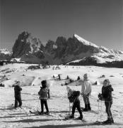 Wintersport: Skifahren (Positivo) di Foto Elisabeth Fuchs-Hauffen, Überlingen/Bodensee,Fuchs-Hauffen, Elisabeth (1971/03/01 - 1971/03/31)