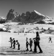 Wintersport: Skifahren (Positivo) di Foto Elisabeth Fuchs-Hauffen, Überlingen/Bodensee,Fuchs-Hauffen, Elisabeth (1971/03/01 - 1971/03/31)