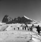 Wanderer/Ausflügler (Positivo) di Foto Elisabeth Fuchs-Hauffen, Überlingen/Bodensee,Fuchs-Hauffen, Elisabeth (1971/03/01 - 1971/03/31)