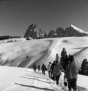 Wanderer/Ausflügler (Positivo) di Foto Elisabeth Fuchs-Hauffen, Überlingen/Bodensee,Fuchs-Hauffen, Elisabeth (1971/03/01 - 1971/03/31)