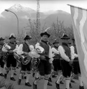 banda musicale (Positivo) di Foto Elisabeth Fuchs-Hauffen, Überlingen/Bodensee,Fuchs-Hauffen, Elisabeth (1970/05/01 - 1970/05/31)