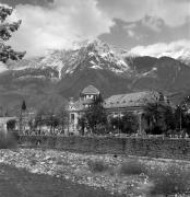 Kurhaus Meran (Positivo) di Foto Elisabeth Fuchs-Hauffen, Überlingen/Bodensee,Fuchs-Hauffen, Elisabeth (1968/05/01 - 1968/05/31)