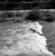 Wassersport: Kanufahren (Passer) (Positivo) di Foto Elisabeth Fuchs-Hauffen, Überlingen/Bodensee,Fuchs-Hauffen, Elisabeth (1970/06/01 - 1970/06/63)