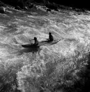 Wassersport: Kanufahren (Passer) (Positivo) di Foto Elisabeth Fuchs-Hauffen, Überlingen/Bodensee,Fuchs-Hauffen, Elisabeth (1970/06/01 - 1970/06/63)