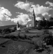 Kirche Villanders Pfarrkirche Hl. Stephan (Positivo) di Foto Elisabeth Fuchs-Hauffen, Überlingen/Bodensee,Fuchs-Hauffen, Elisabeth (1970/05/01 - 1970/05/31)