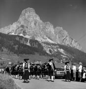 Umzug: Corvara-Kolfuschg (Positivo) di Foto Elisabeth Fuchs-Hauffen, Überlingen/Bodensee,Fuchs-Hauffen, Elisabeth (1980/09/01 - 1980/09/93)