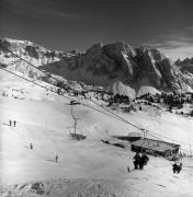 Sessellift Seceda (Positivo) di Foto Elisabeth Fuchs-Hauffen, Überlingen/Bodensee,Fuchs-Hauffen, Elisabeth (1980/02/01 - 1980/02/28)