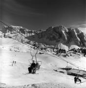 Sessellift Seceda (Positivo) di Foto Elisabeth Fuchs-Hauffen, Überlingen/Bodensee,Fuchs-Hauffen, Elisabeth (1980/02/01 - 1980/02/28)