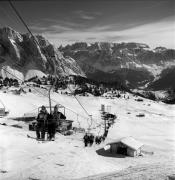 Sessellift Seceda (Positivo) di Foto Elisabeth Fuchs-Hauffen, Überlingen/Bodensee,Fuchs-Hauffen, Elisabeth (1980/02/01 - 1980/02/28)