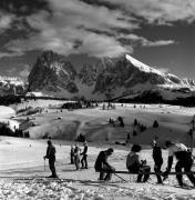 Skifahrer (Positivo) di Foto Elisabeth Fuchs-Hauffen, Überlingen/Bodensee,Fuchs-Hauffen, Elisabeth (1980/02/01 - 1980/02/28)