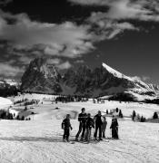 Skifahrer (Positivo) di Foto Elisabeth Fuchs-Hauffen, Überlingen/Bodensee,Fuchs-Hauffen, Elisabeth (1980/02/01 - 1980/02/28)