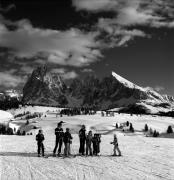 Skifahrer (Positivo) di Foto Elisabeth Fuchs-Hauffen, Überlingen/Bodensee,Fuchs-Hauffen, Elisabeth (1980/02/01 - 1980/02/28)