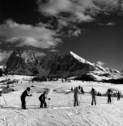 Skifahrer (Positivo) di Foto Elisabeth Fuchs-Hauffen, Überlingen/Bodensee,Fuchs-Hauffen, Elisabeth (1980/02/01 - 1980/02/28)