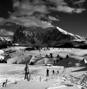 Skifahrer (Positivo) di Foto Elisabeth Fuchs-Hauffen, Überlingen/Bodensee,Fuchs-Hauffen, Elisabeth (1980/02/01 - 1980/02/28)