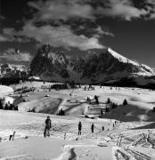 Skifahrer (Positivo) di Foto Elisabeth Fuchs-Hauffen, Überlingen/Bodensee,Fuchs-Hauffen, Elisabeth (1980/02/01 - 1980/02/28)