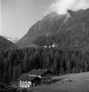 Bauernhof, Ulten-St. Gertraud (Positivo) di Foto Elisabeth Fuchs-Hauffen, Überlingen/Bodensee,Fuchs-Hauffen, Elisabeth (1967/07/01 - 1967/07/31)