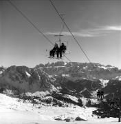 Skifahrer (Positivo) di Foto Elisabeth Fuchs-Hauffen, Überlingen/Bodensee,Fuchs-Hauffen, Elisabeth (1979/02/01 - 1979/02/28)