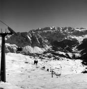 Skifahrer (Positivo) di Foto Elisabeth Fuchs-Hauffen, Überlingen/Bodensee,Fuchs-Hauffen, Elisabeth (1979/02/01 - 1979/02/28)