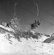 Skifahrer (Positivo) di Foto Elisabeth Fuchs-Hauffen, Überlingen/Bodensee,Fuchs-Hauffen, Elisabeth (1979/02/01 - 1979/02/28)