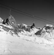 Skifahrer (Positivo) di Foto Elisabeth Fuchs-Hauffen, Überlingen/Bodensee,Fuchs-Hauffen, Elisabeth (1979/02/01 - 1979/02/28)