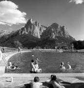 Lido Kastelruth-Seis (Positivo) di Foto Elisabeth Fuchs-Hauffen, Überlingen/Bodensee,Fuchs-Hauffen, Elisabeth (1971/07/01 - 1971/07/31)