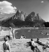 Lido Kastelruth-Seis (Positivo) di Foto Elisabeth Fuchs-Hauffen, Überlingen/Bodensee,Fuchs-Hauffen, Elisabeth (1971/07/01 - 1971/07/31)