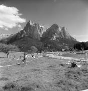 Lido Kastelruth-Seis (Positivo) di Foto Elisabeth Fuchs-Hauffen, Überlingen/Bodensee,Fuchs-Hauffen, Elisabeth (1971/07/01 - 1971/07/31)